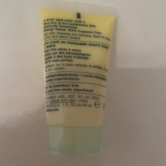 Clinique Dramatically Different Moisturizing Lotion+, 30ml - Picture 2 of 2